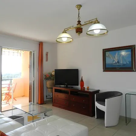 Apartment Le Lavandou, 3 Pieces, 4 Personnes - Fr-1-251-625