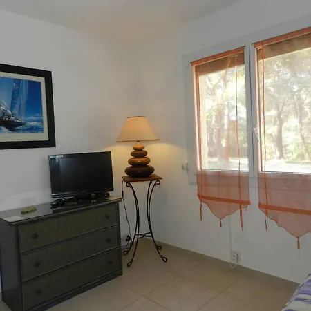 Le Lavandou, 3 Pieces, 4 Personnes - Fr-1-251-625 Apartment
