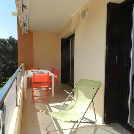 Apartment Le Lavandou, 3 Pieces, 4 Personnes - Fr-1-251-625 Le Lavandou